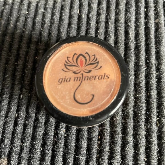 4 eye shades - Magnetic eyeshadow pencil Nudestix, powders Alima & Gia Minerals - Picture 3 of 15